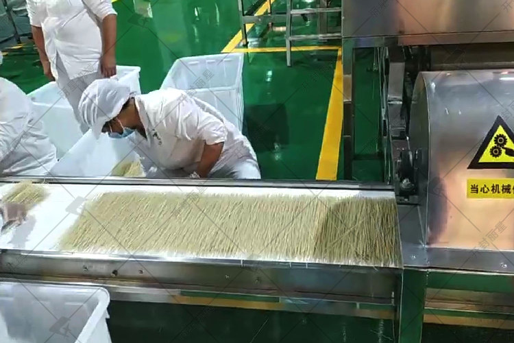 粉絲粉條加工生產，是選用手工生產還是機械生產？