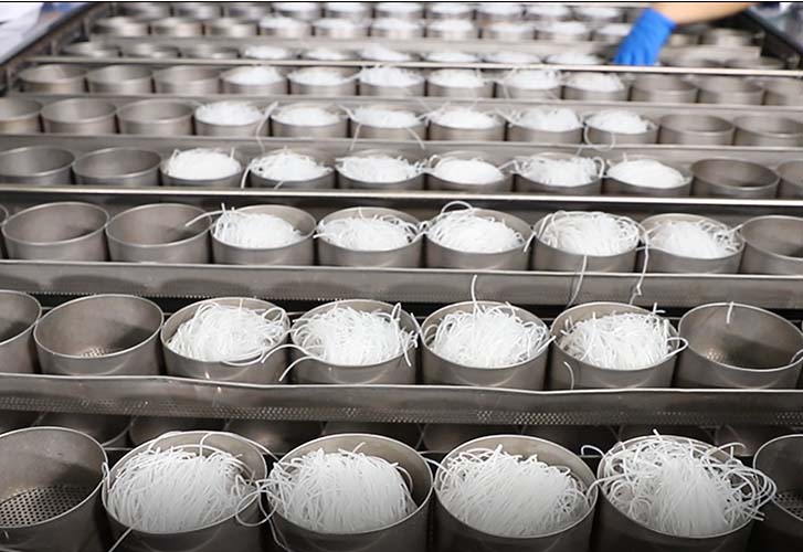 小型酸辣粉加工廠選擇自動(dòng)化生產(chǎn)線需要考慮哪些因素？?