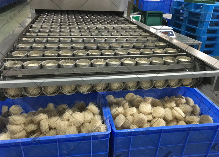 麗星酸辣粉生產(chǎn)線，復(fù)水時(shí)間快不渾湯不斷條