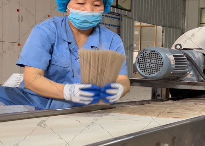 麗星粉條加工設(shè)備以蒸代煮技術(shù)，讓粉條更加Q彈爽口