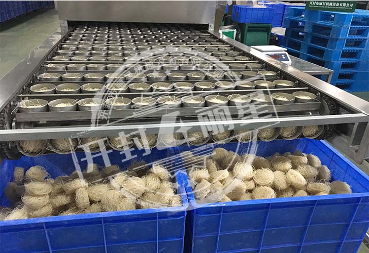 什么樣的速食粉絲設(shè)備一天能做 10 萬塊酸辣粉餅？